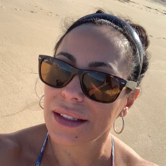 Meet your Posher, Lupita - Picture 2 of 3